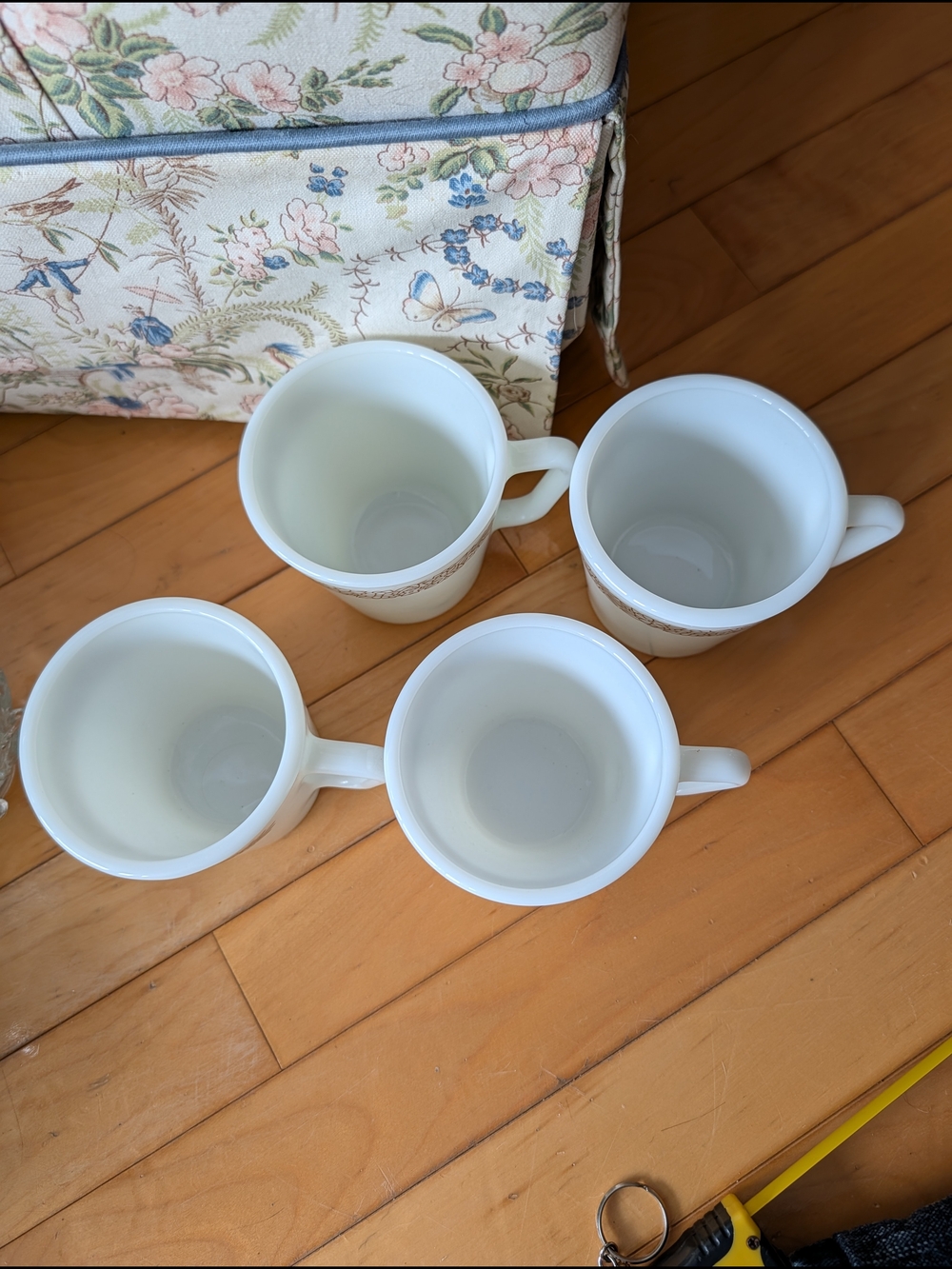 4 Vtg Pyrex Mugs - Picture 2 of 6